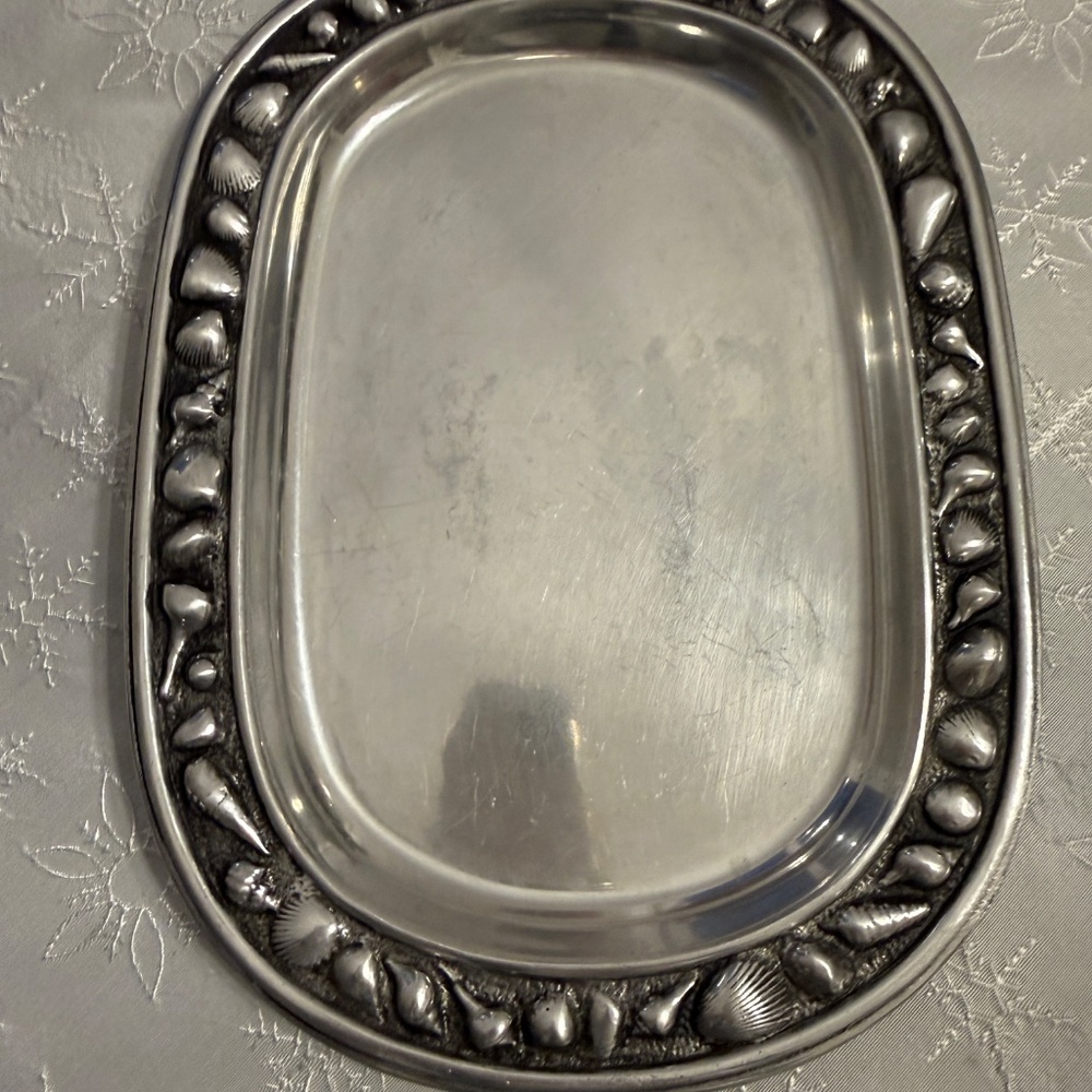 Wilton Armetale Shell Border Platter